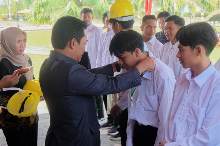 Bupati Balangan Melepas 1.600 Peserta Magang