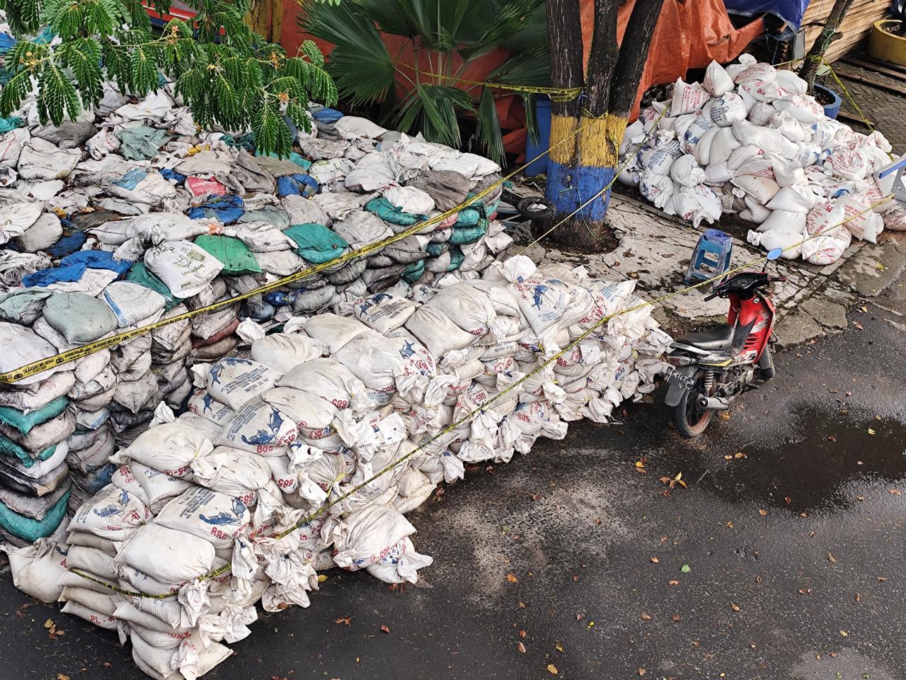 Diduga Tanpa Dokumen, Polisi Amankan Pemilik 200 Sak Pasir Kuarsa Asal Sungai Tabuk