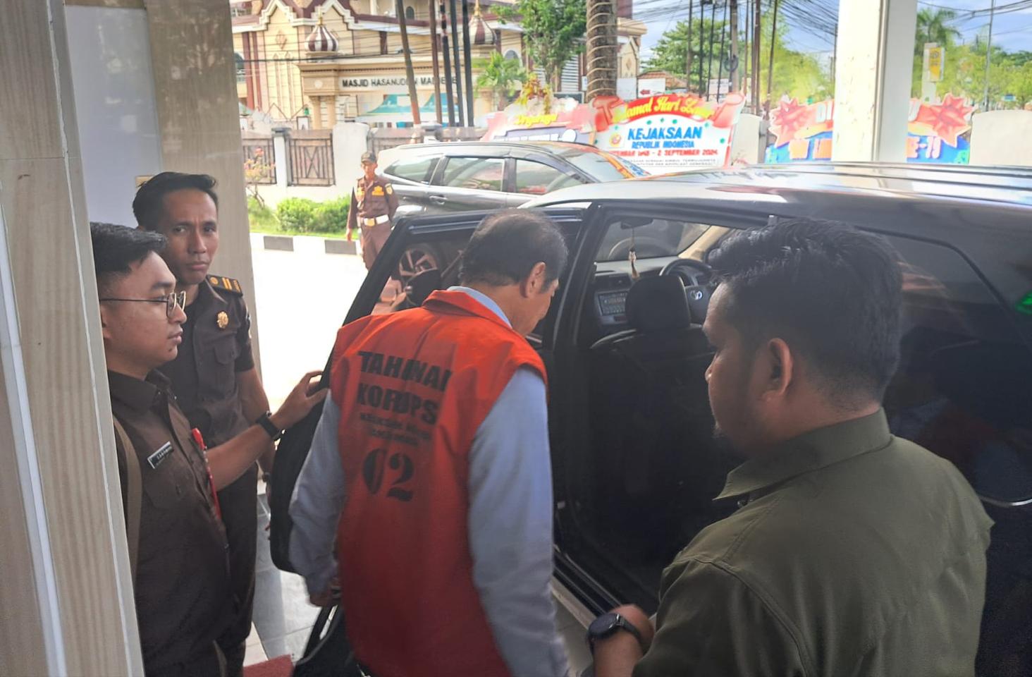Kejari Banjarmasin Serahkan Tersangka dan Barang Bukti Kasus Perpajakan ke Kejati Kalsel