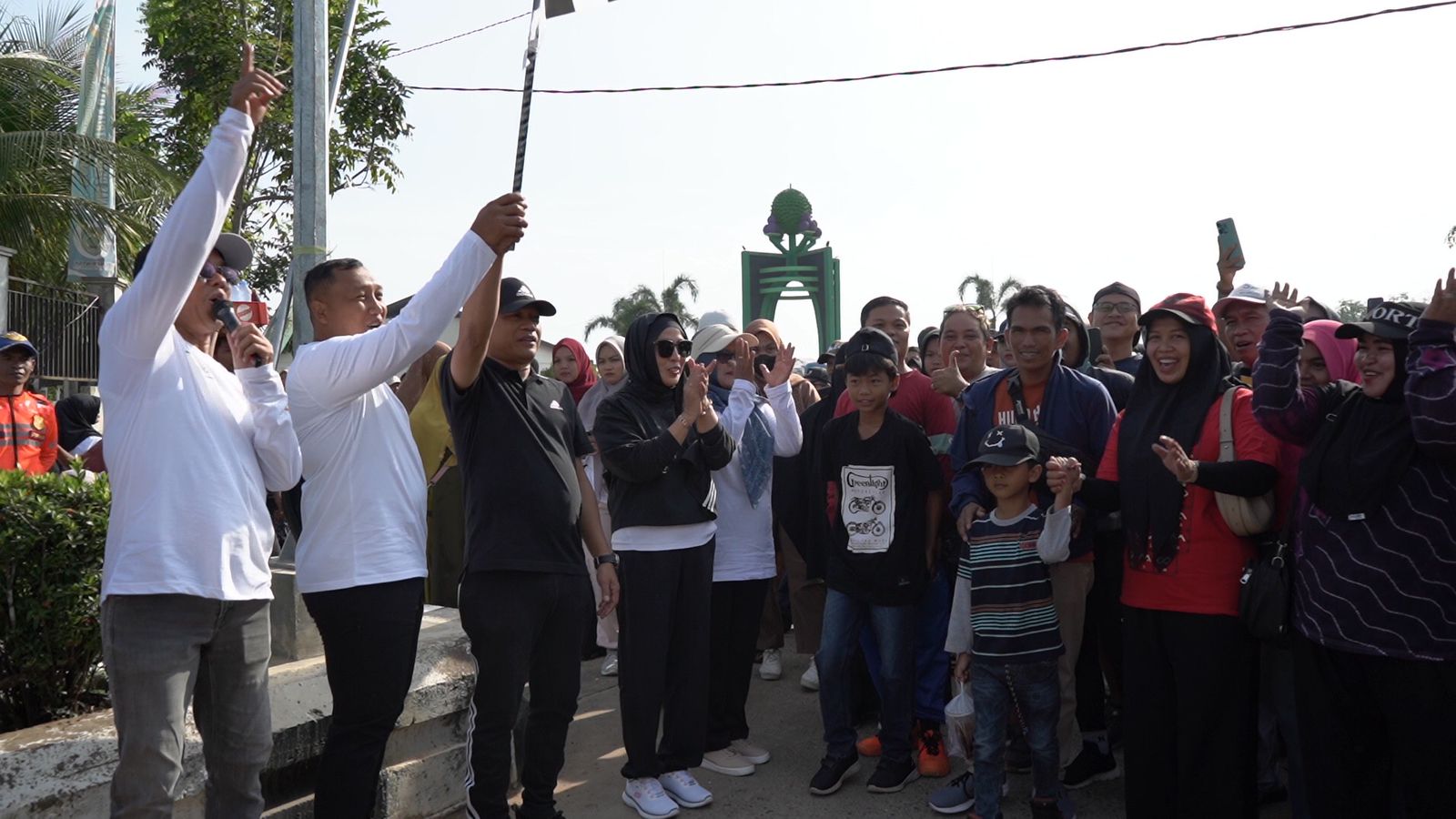 Meriahkan Festival Balangan, Sri Huriyati Hadi Pimpin Senam Sehat