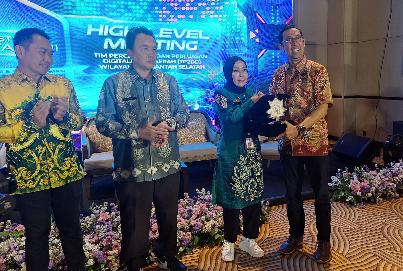 Top! Wali Kota Banjarbaru Raih 2 Penghargaan Banua Digital Award