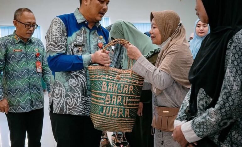 Wali Kota Aditya Antarkan Banjarbaru Raih Anindhita Wistara Data dari BPS