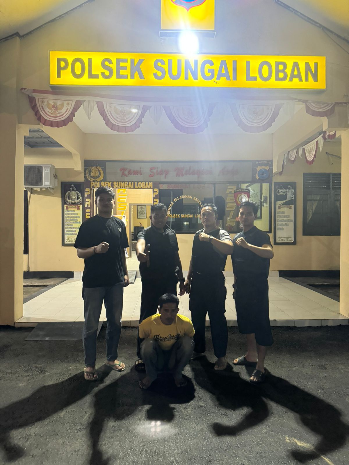 Pria Ini Mengamuk Lihat Mantan Istri Menikah Lagi