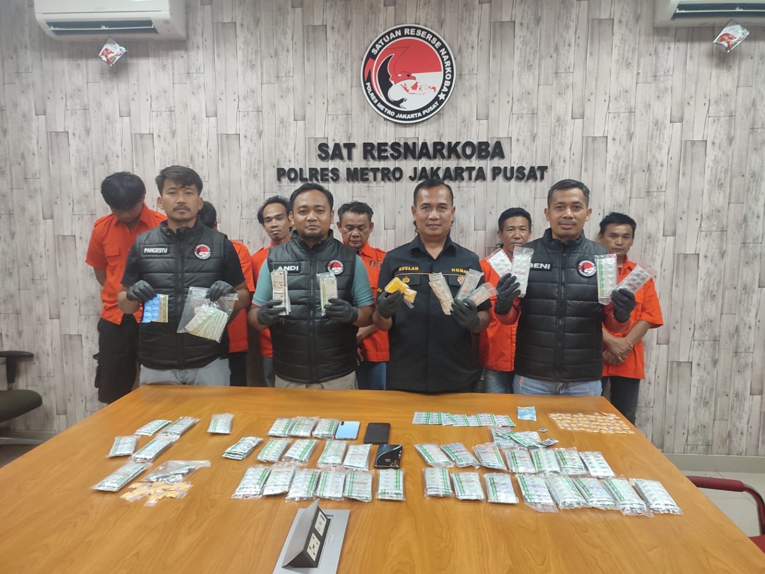 Penangkapan Tujuh Penjual Obat Keras Jalanan