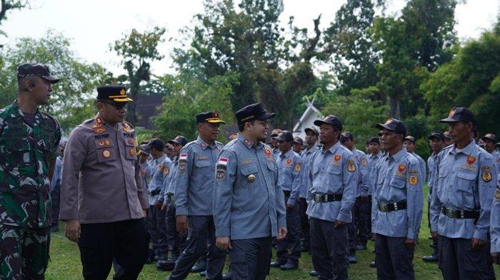 Bupati HST Kukuhkan 845 Anggota Satuan Linmas