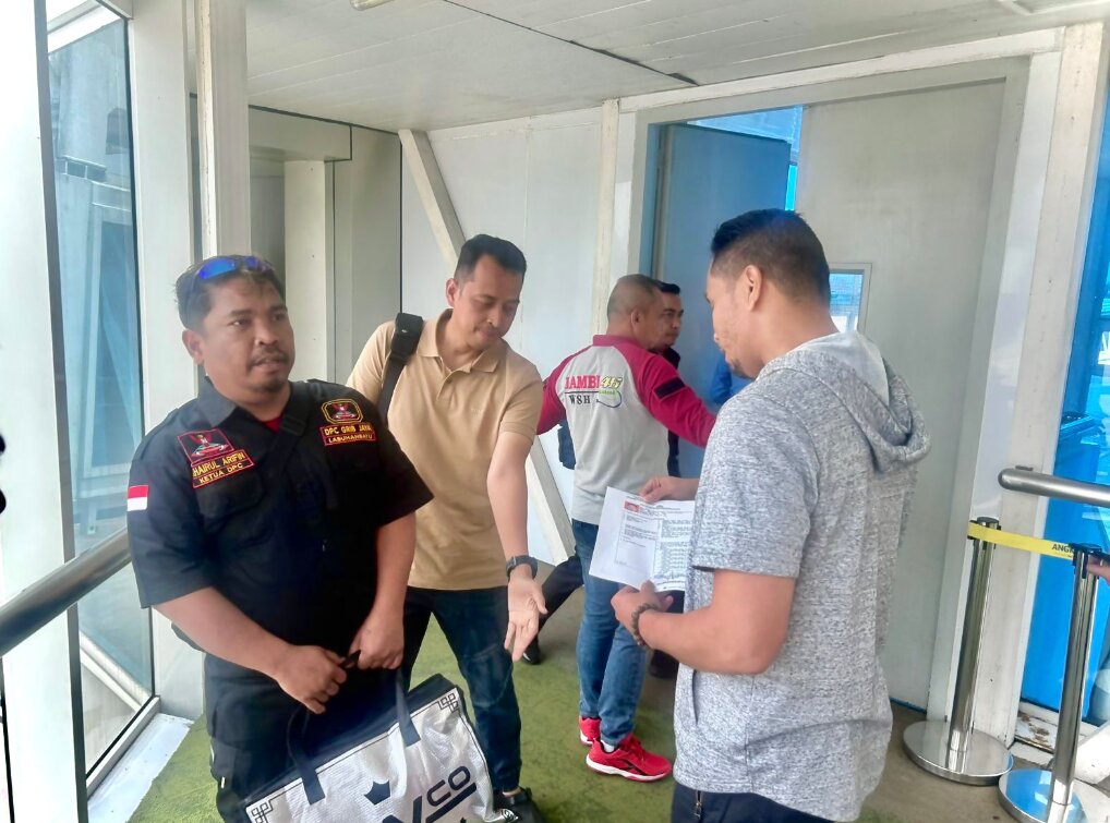 Polisi Tangkap Buronan Narkoba Saat Baru Tiba di Bandara