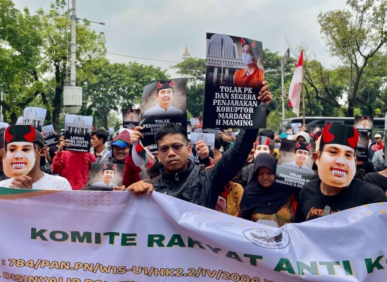 Massa Dua Ormas Antikorupsi Desak MA Tolak PK Terpidana Mardani Maming