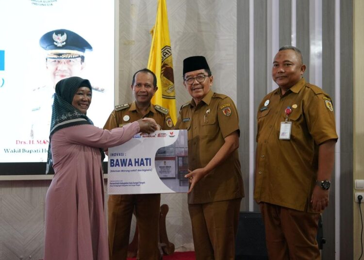 Pemkab HST Salurkan Bantuan Warung Sehat dan Higienis