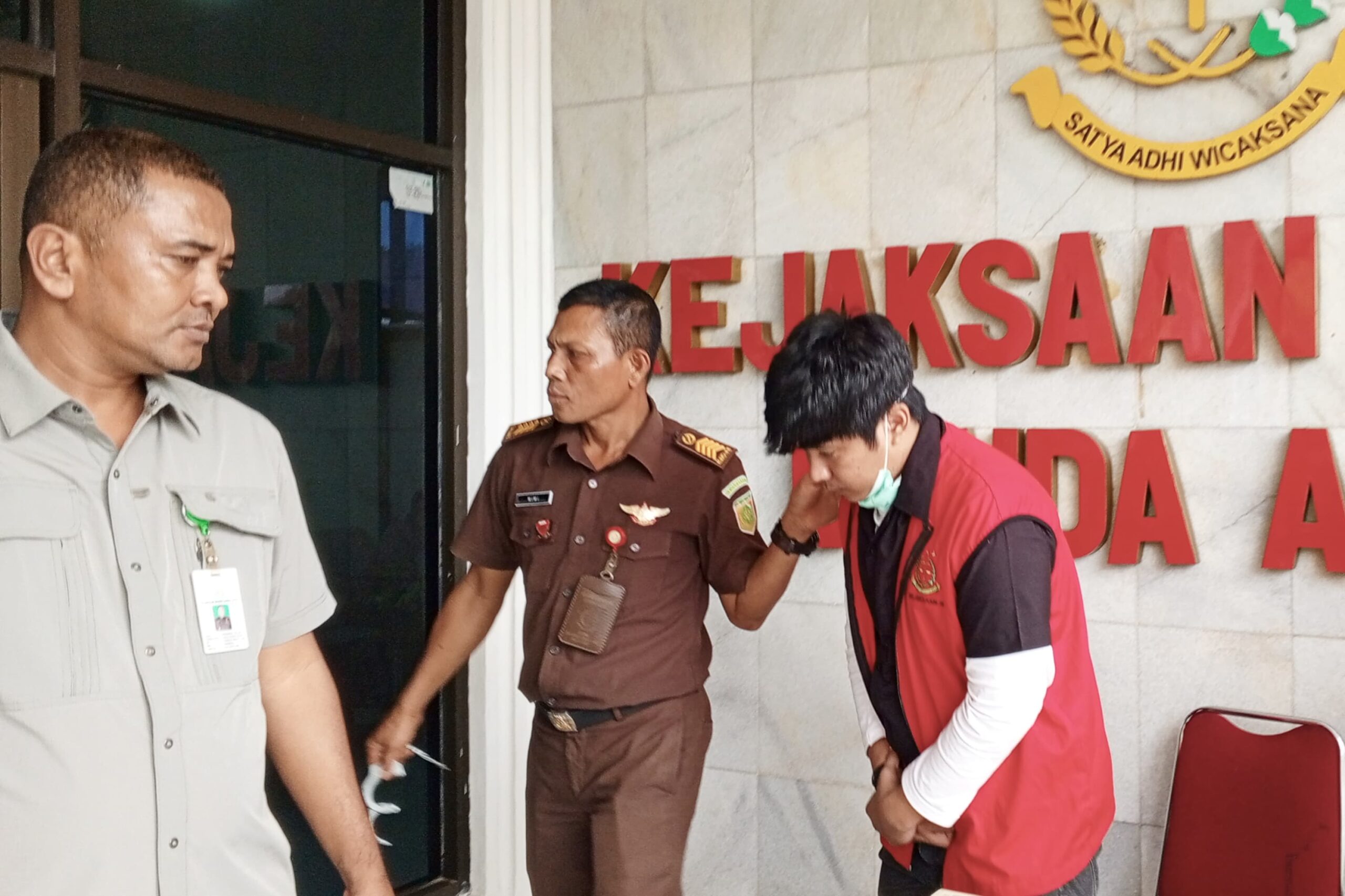 Tim Tabur Tangkap Aufa Novriza Buronan Terpidana UU ITE