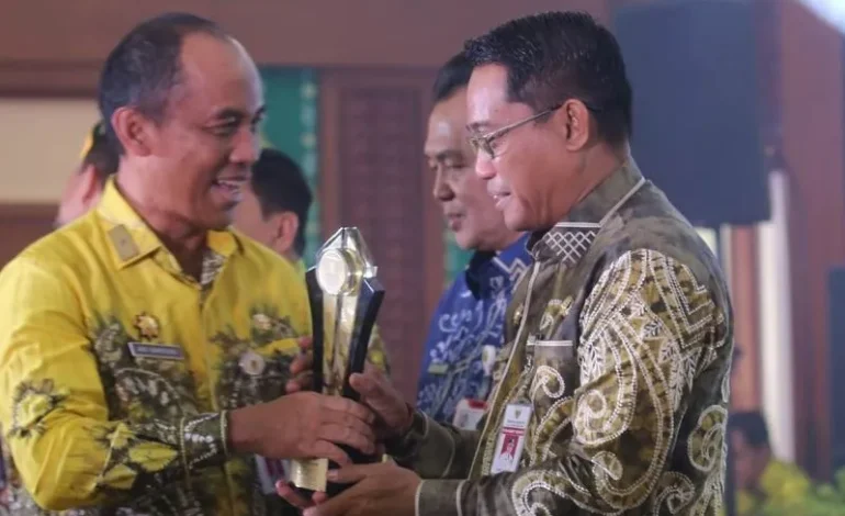 Pemkab HSS Raih Dua Penghargaan Kalsel Inovation Award