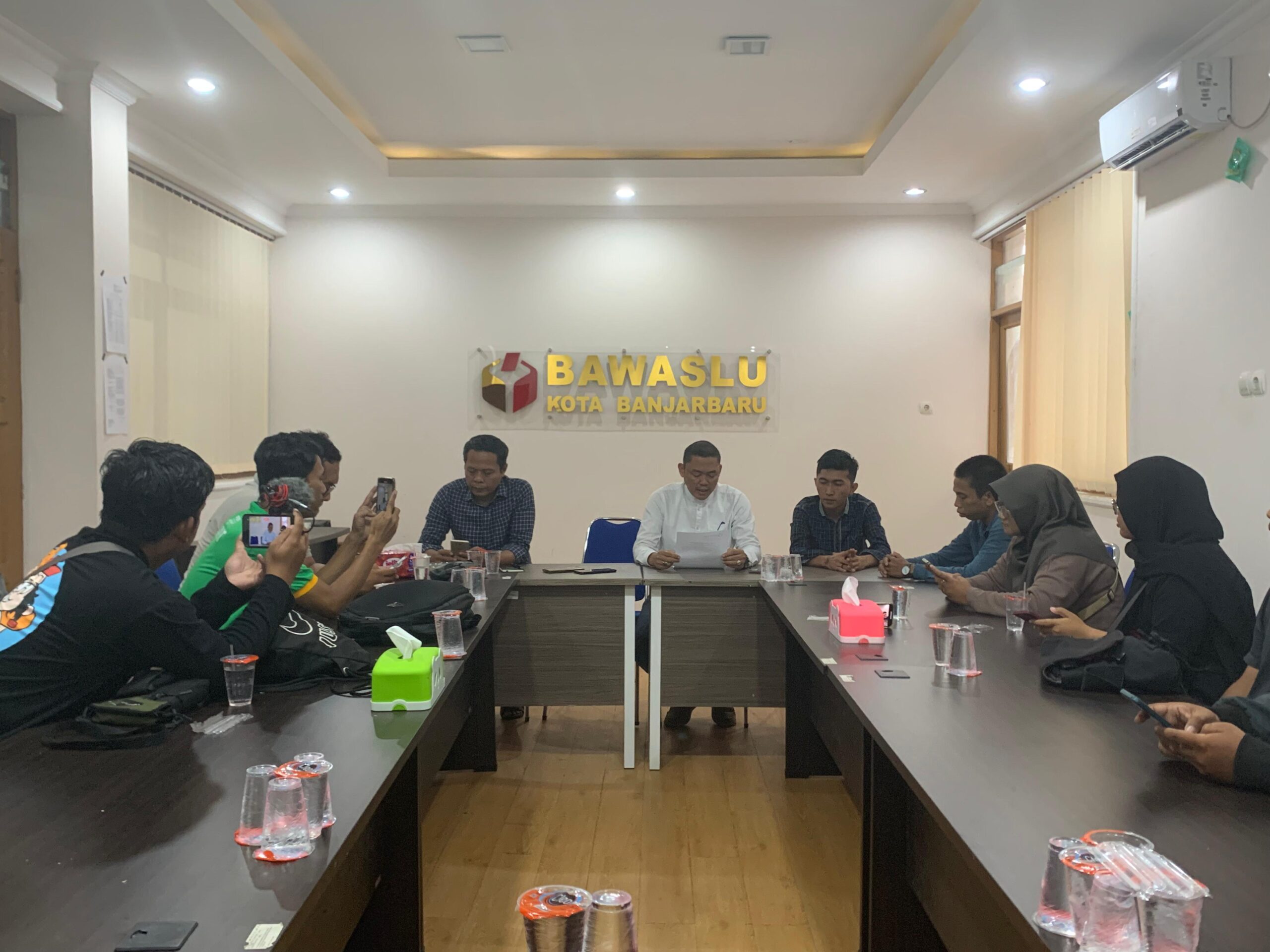 Bawaslu Banjarbaru Hentikan Laporan Dugaan Pelanggaran APK Wartono