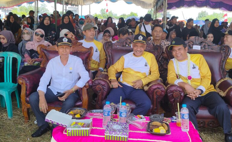 Wakil Ketua DPRD Batola Hadiri Festival Nanas di Mekarsari