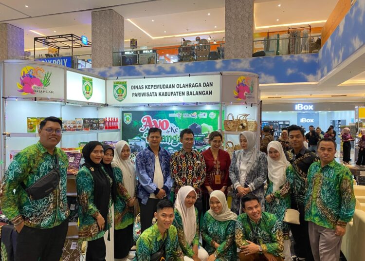 Disporapar Balangan Raih Juara 1 Stan Terfavorit Indokraf Expo