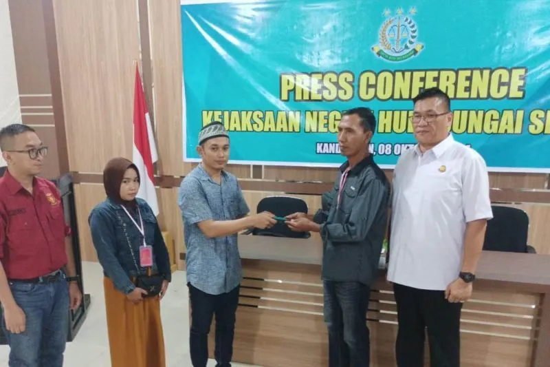 Kejari HSS Hentikan Kasus Pencurian HP Melalui Restorative Justice