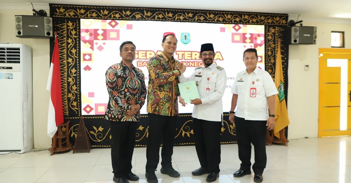 KPK Serahkan Aset Rampasan Negara Rp16 Miliar ke Pemkab HSU