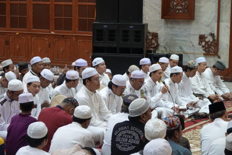 Guru Noval Mengisi Tausiyah Malam ke-30 Gema Maulid