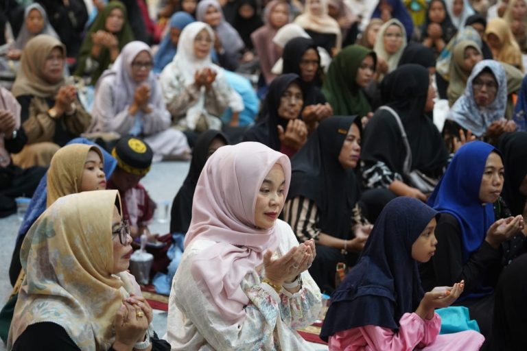 Pesan Gubernur Kalsel atas Kehadiran Guru Sani Malam ke-33 Gema Maulid