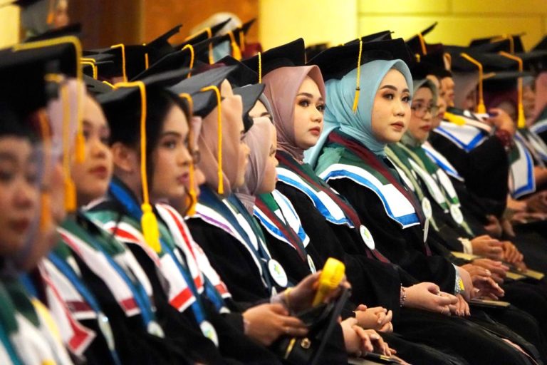 Gubernur Kalsel Apresiasi Lulusan Poltekkes Siap Hadapi Tantangan Kerja