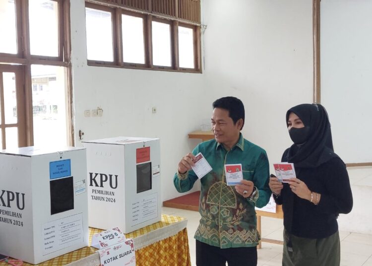 Bupati Balangan Nyoblos di TPS 07 Paringin Timur