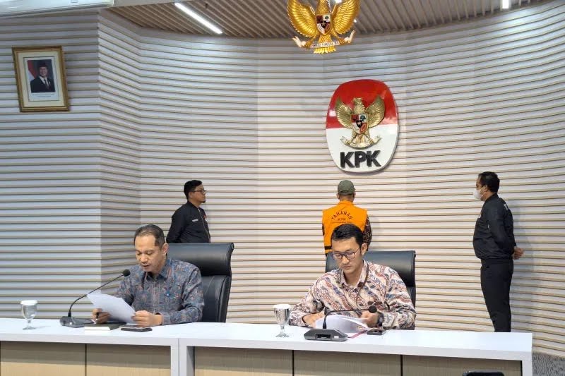 KPK Tahan Satu Tersangka Dugaan Korupsi APD Kementerian Kesehatan