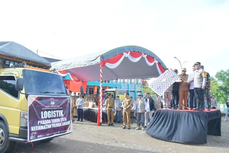 Pj Bupati HSS Melepas Distribusi Logistik Pilkada Serentak