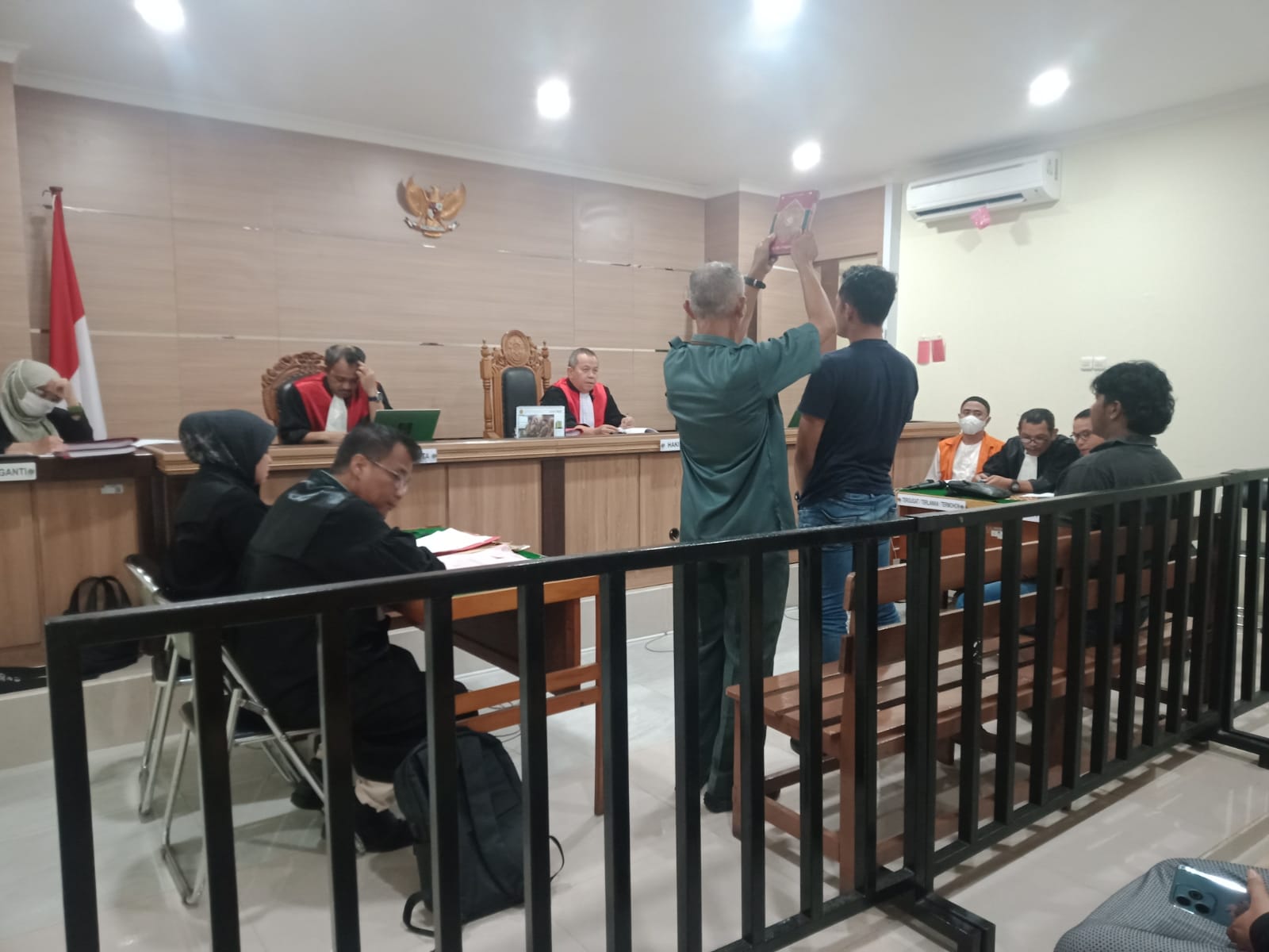 Terjerat Batu Bara Karungan Ilegal, Tiga Terdakwa Jalani Sidang Perdana