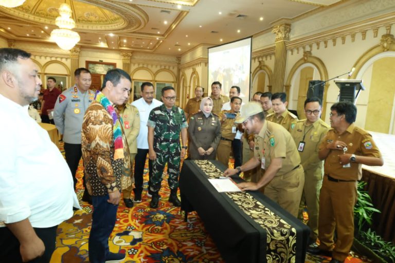 Pj Bupati HSS Teken Komitmen Dukung Program Cetak Sawah