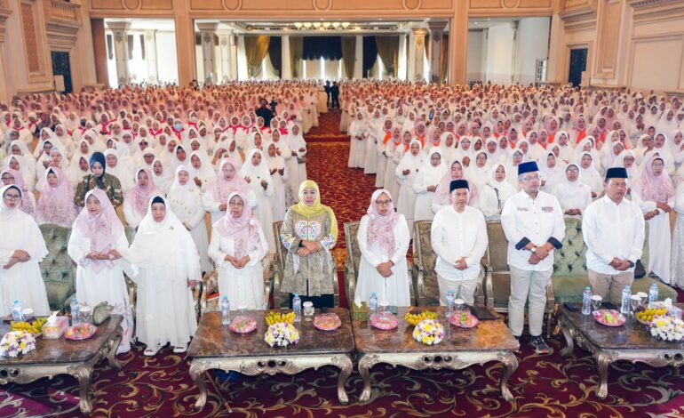 Ribuan Muslimat NU Dukung Pemenangan Khofifah-Emil di Pilgub Jatim