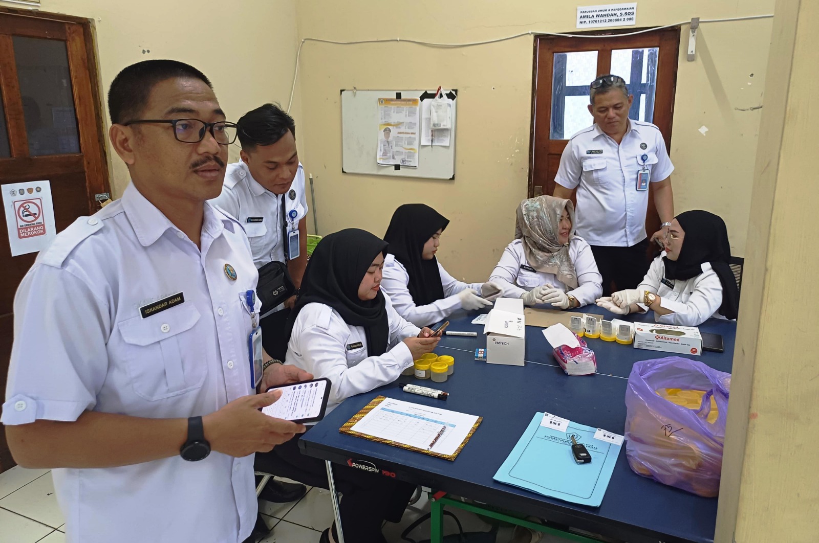Tes Urine Puluhan Anggota Satpol PP Barito Kuala