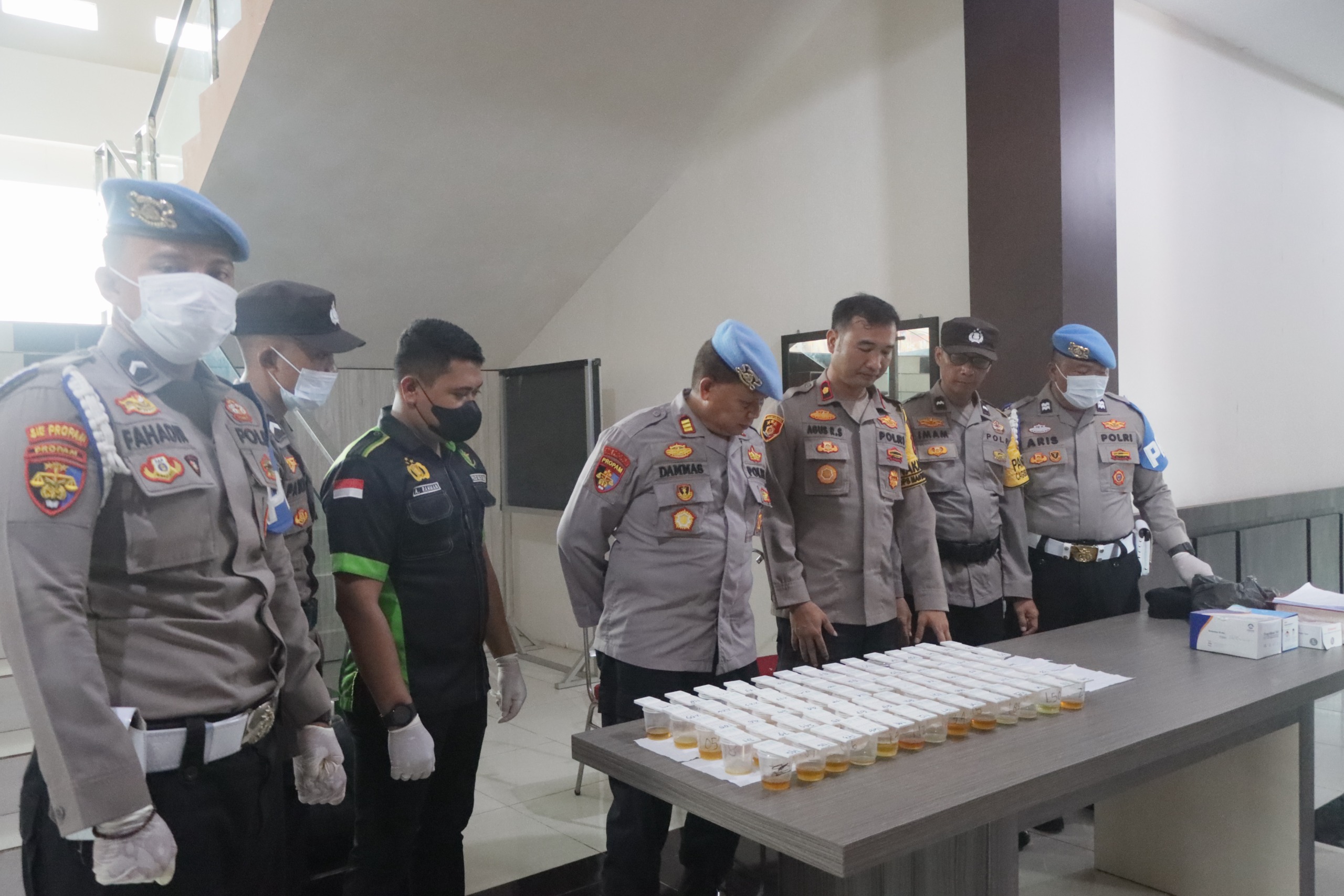 Ini Hasil Tes Urine 102 Personel Polres Kotabaru Jelang Pemungutan Suara Pilkada