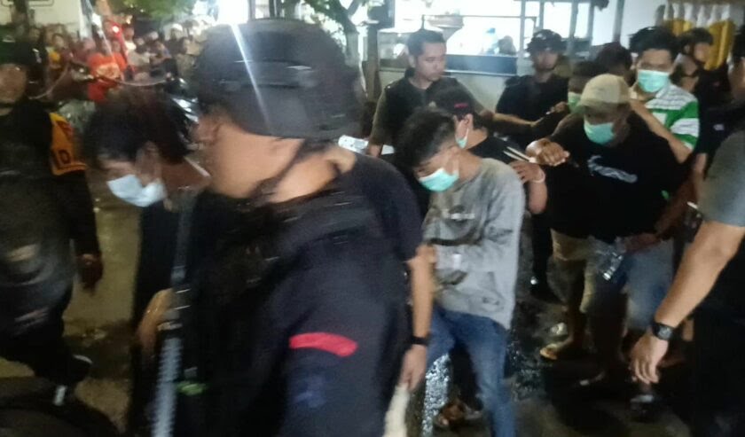 25 Tersangka Diringkus Saat Penggerebekan Kampung Narkoba Jalan Kunti