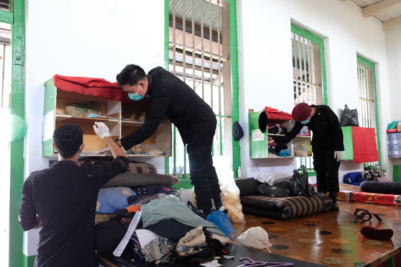 Razia Gabungan Temukan Barang Terlarang di Rumah Tahanan