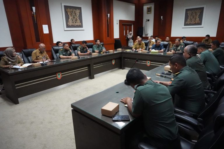 Sekdaprov Kalsel Terima Usulan Pembangunan Gedung Kodam