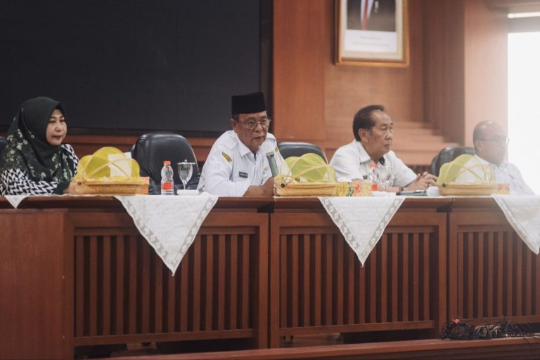 Paman Birin Baca Puisi Saat Undur Diri Sebagai Gubernur Kalsel