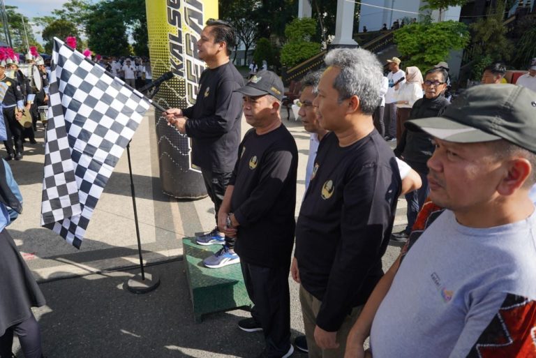 Ratusan Peserta Ikut Jalan Sehat Semarak HUT ke-53 Korpri