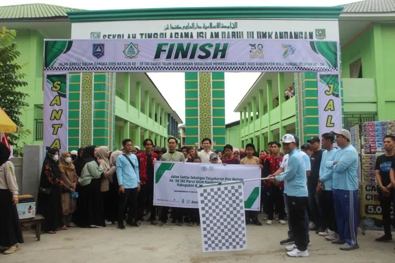 Dispora HSS Ikut Meramaikan Jalan Santai HUT ke-74 HSS dan Dies Natalis IAI Darul Ulum