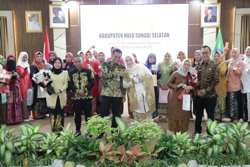 Pj Bupati HSS dan Istri Hadiri Puncak Peringatan Hari Ibu Ke-96