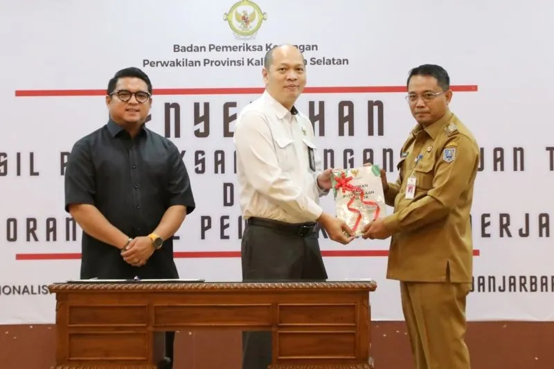 Pj Bupati HSS Hadiri Penyerahan LHP BPK RI Provinsi Kalsel