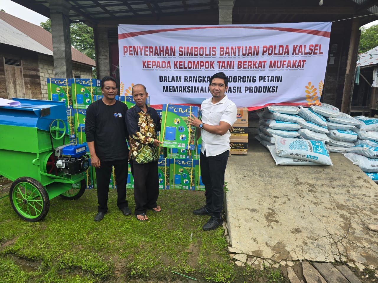 Polda Kalsel Beri Mesin Perontok Padi Dukung Ketahanan Pangan