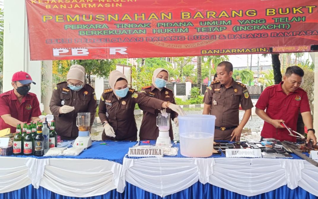 Kejari Banjarmasin Musnahkan Barang Bukti dari 211 Perkara