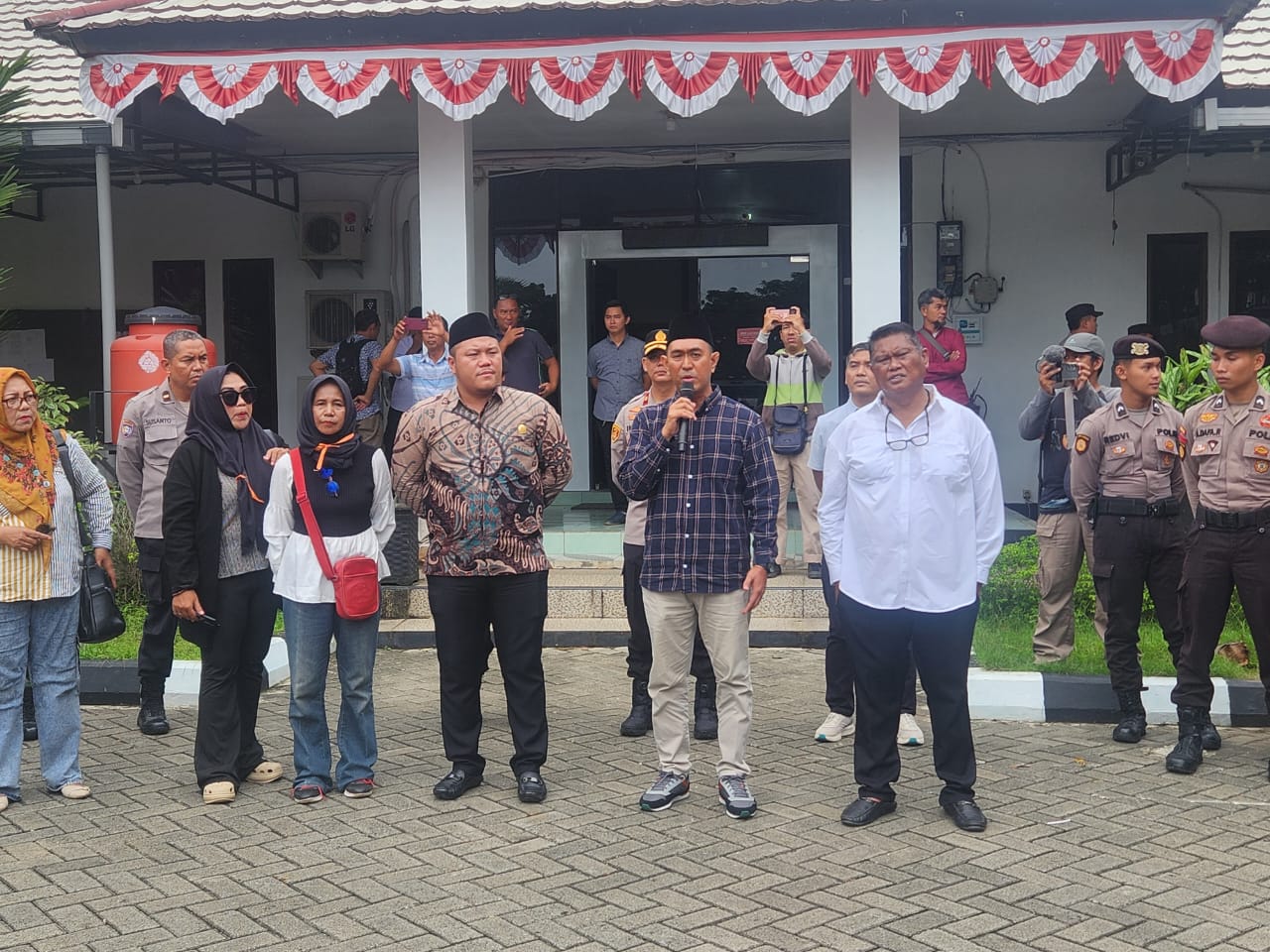 Masyarakat Banjarbaru Dukung KPU dan Penetapan Pemenang Erna Lisa Halaby-Wartono