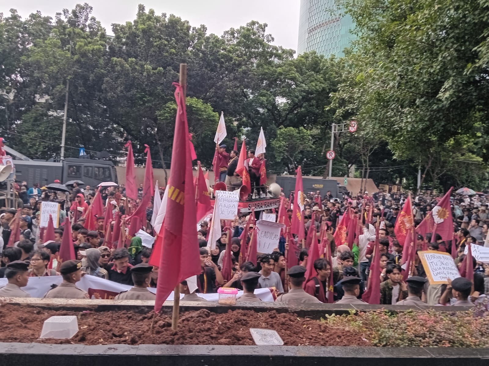 KPK Periksa Yassona Laoly, Mahasiswa Desak KPK Tangkap Harun Masiku