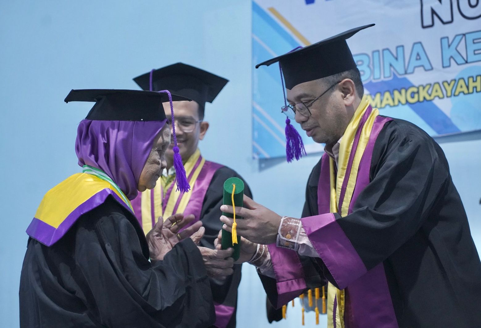21 Lansia di Kabupaten Balangan Ikut Wisuda Sekolah Lansia