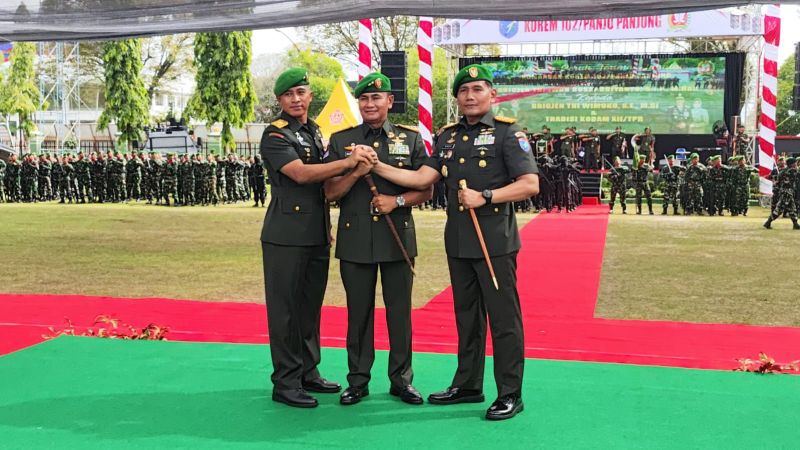 Mayjen TNI Iwan Setiawan Pimpin Sertijab Danrem 102/Panju Panjung