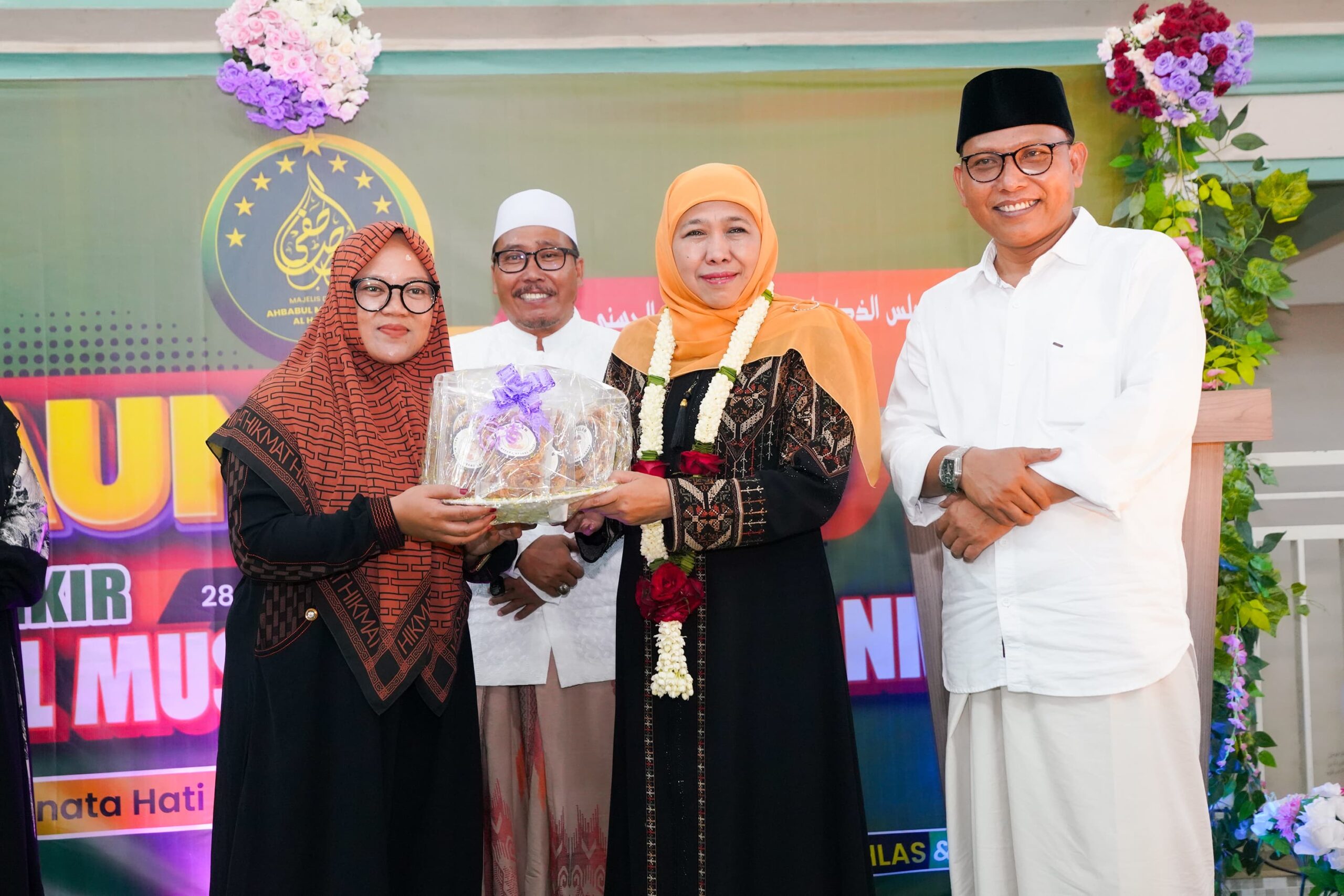 Khofifah Hadiri Launching Majelis Dzikir Ahbabul Mustofa Al-Hasani: Jadi Penenang Umat
