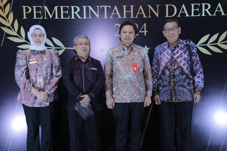 Pemrov Kalsel Terima Penghargaan Kemendagri dan Tempo Media Group