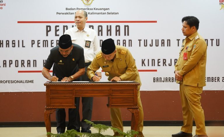 Gubernur Kalsel Terima Penyerahan Laporan Hasil Pemeriksaan BPK