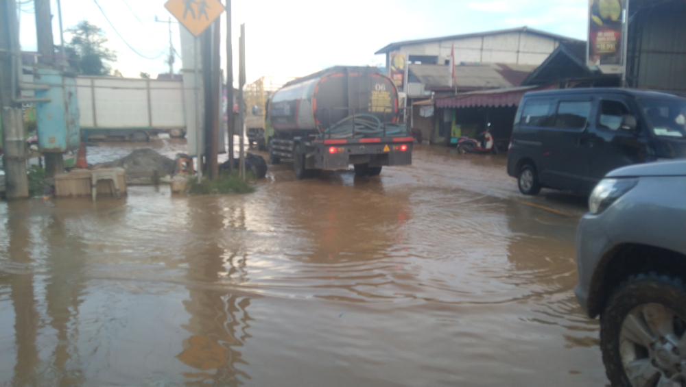 Jalan Negara di Kawasan IKN Terendam Banjir