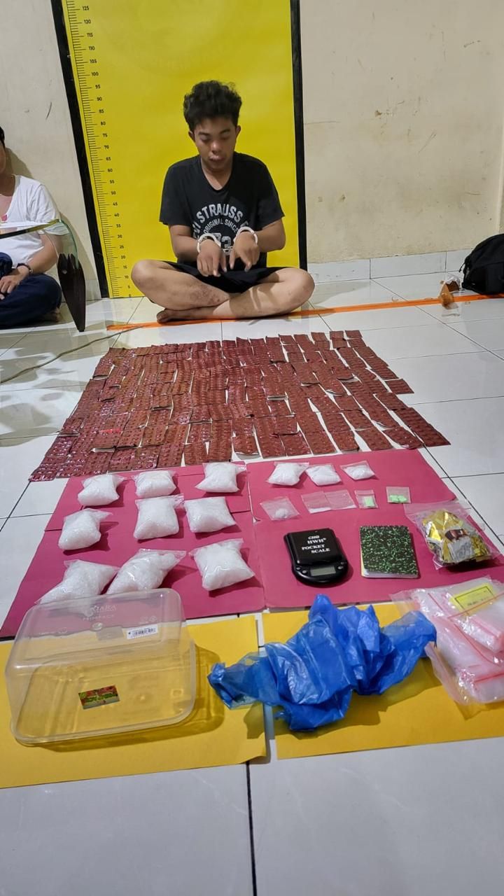 Terduga Pengedar Ini Simpan 1,6 Kg Sabu-sabu Dalam Lemari Kamar Kos