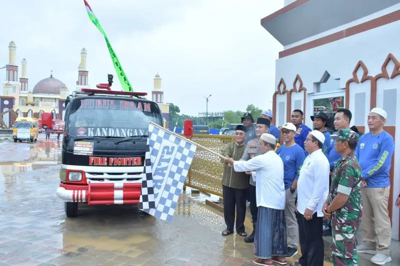 Sekda HSS Melepas Relawan Haul Ke-20 Guru Sekumpul